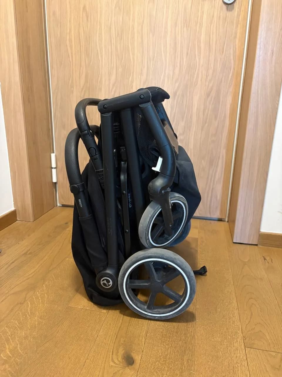 Коляска Cybex Beezy чёрная