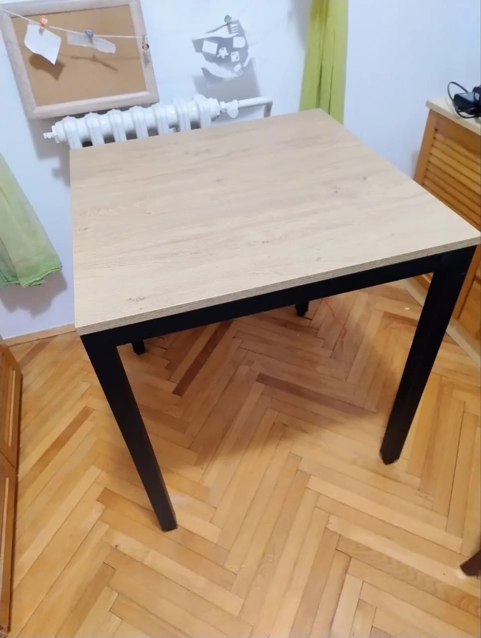 Письменный стол 70x70x76