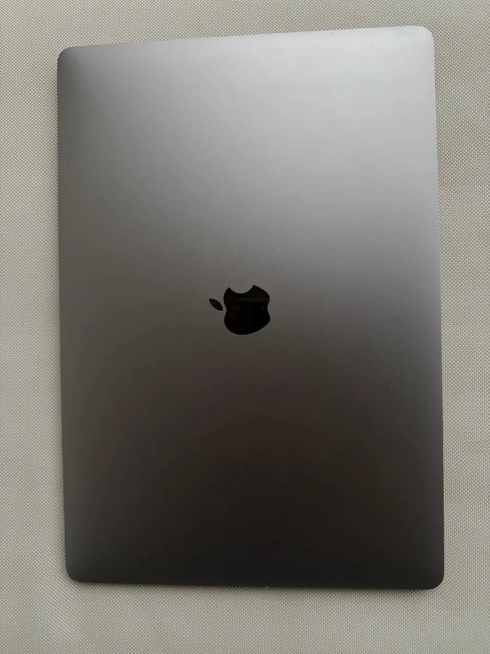 MacBook Pro 15 2018 i7 16GB 256GB