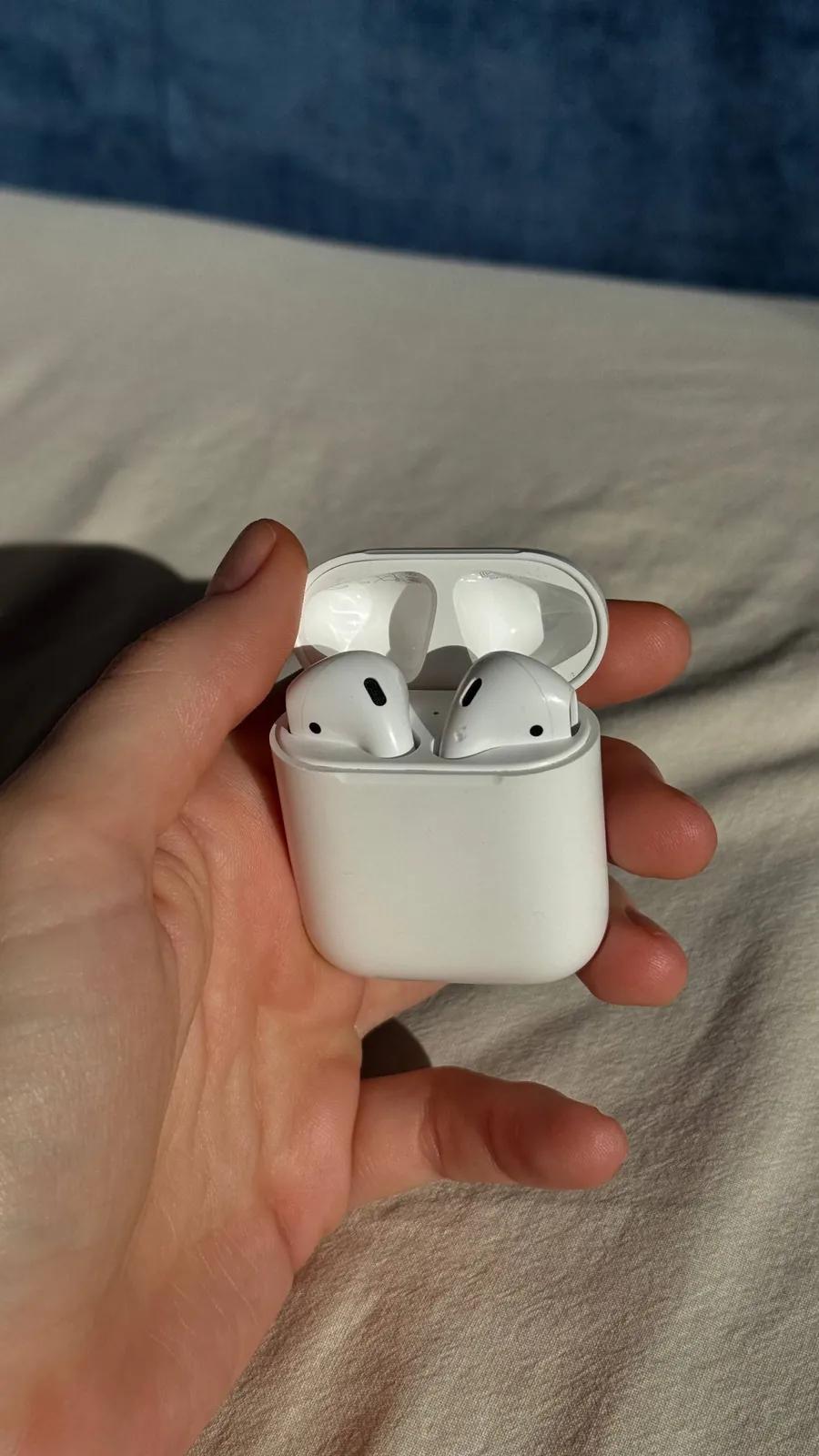 Наушники Apple AirPods 2-го поколения