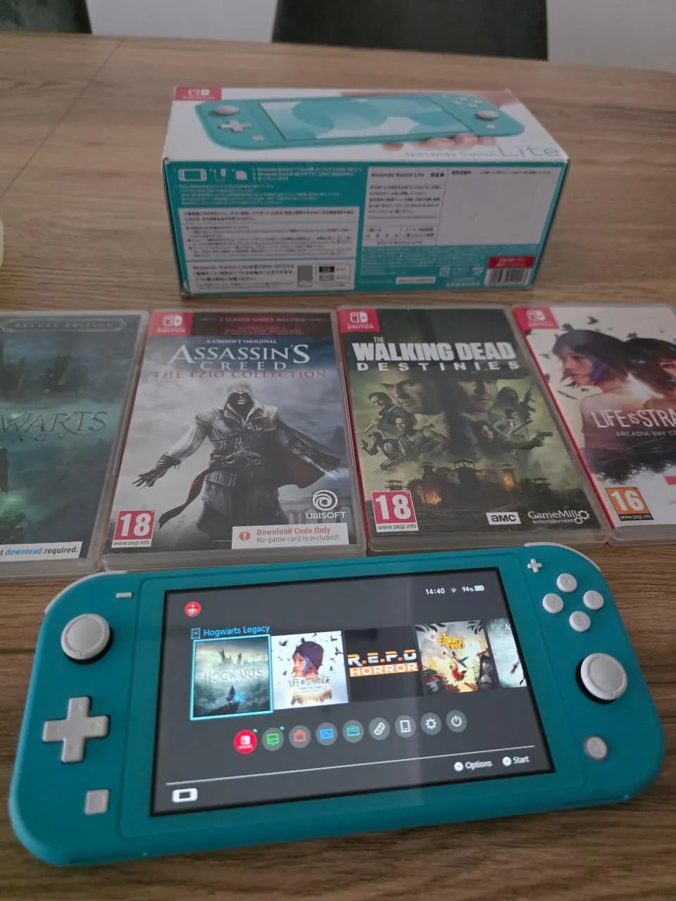 Nintendo Switch Lite с 10 играми