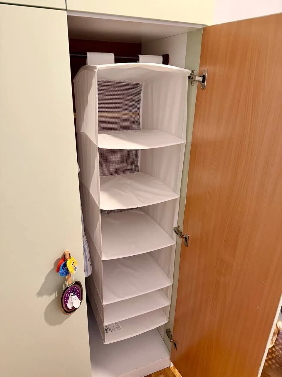 Полки IKEA для одежды и обуви