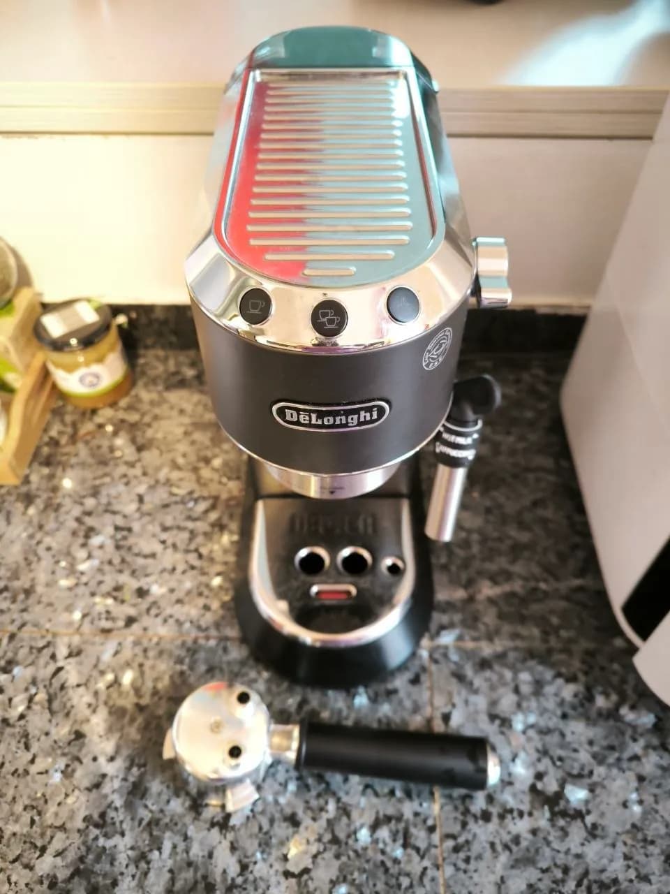 Рожковая кофеварка DeLonghi