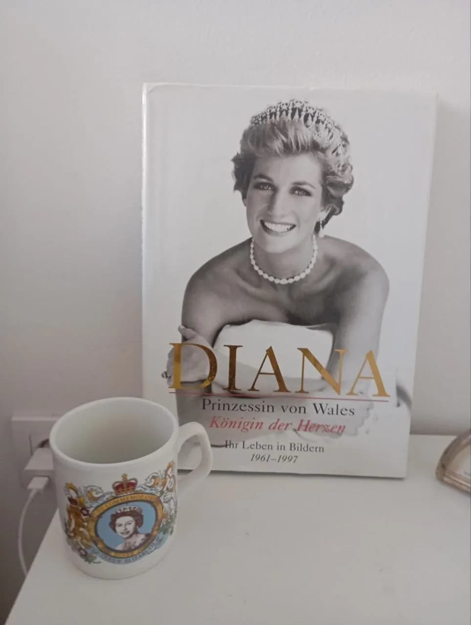 Книга Принцесса Диана и памятная кружка