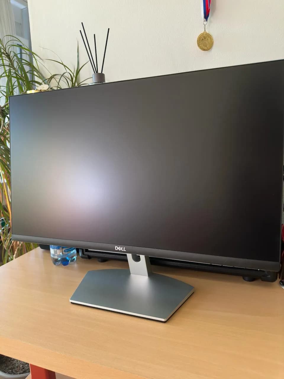 Монитор Dell S2421HN и кронштейн