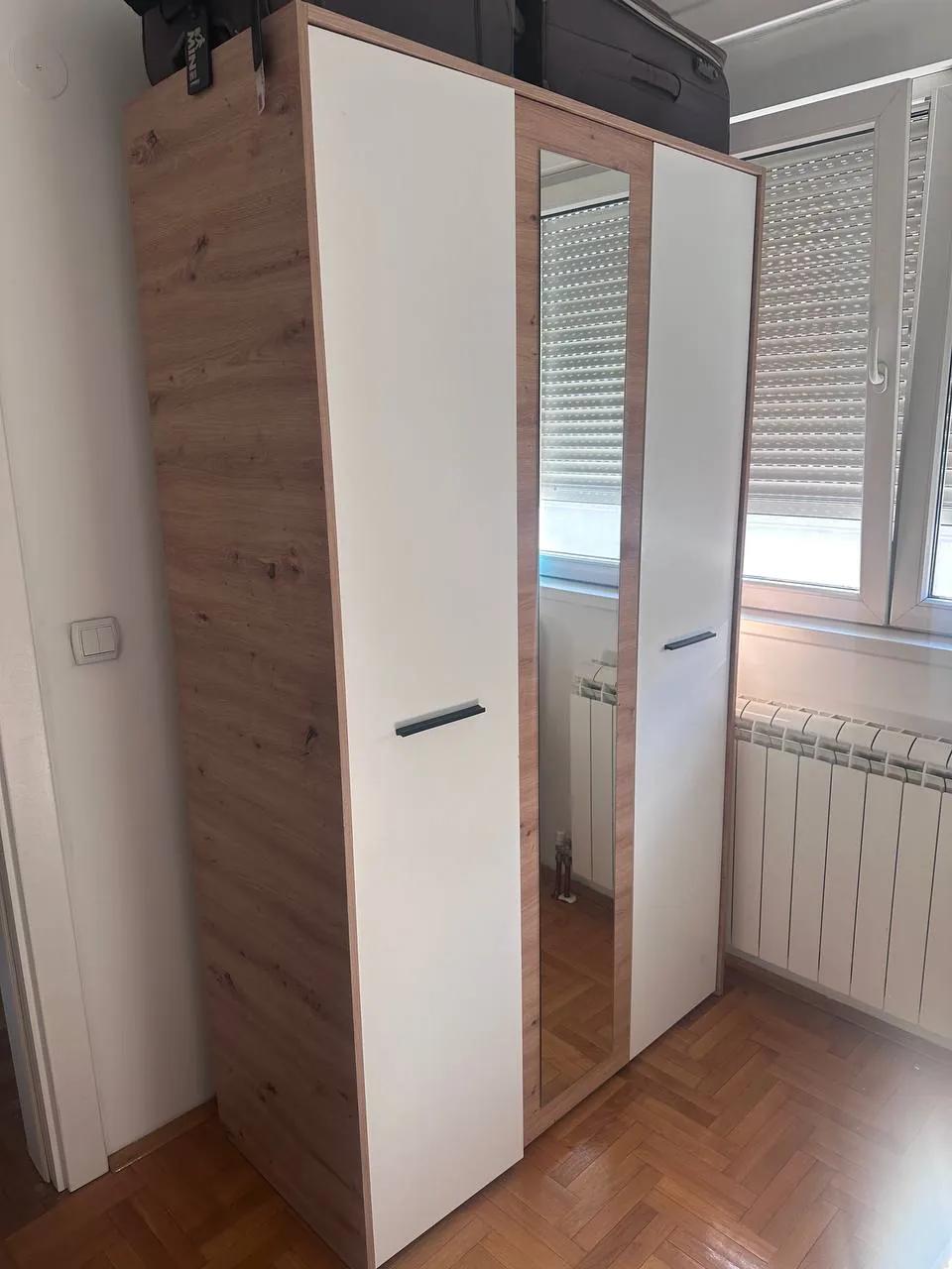 Шкаф для одежды с зеркалом