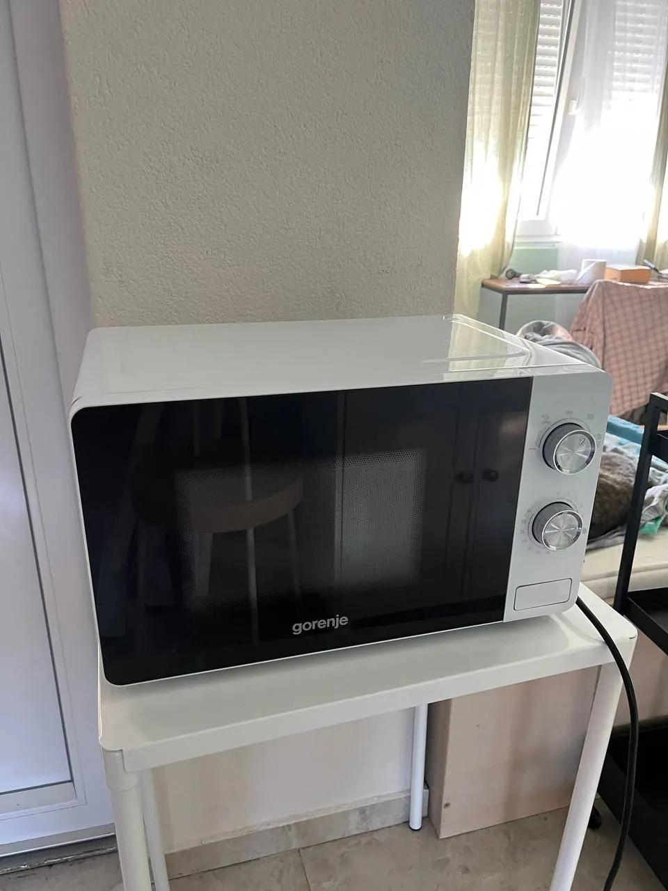 Микроволновка Gorenje лампа зеркало стулья IKEA