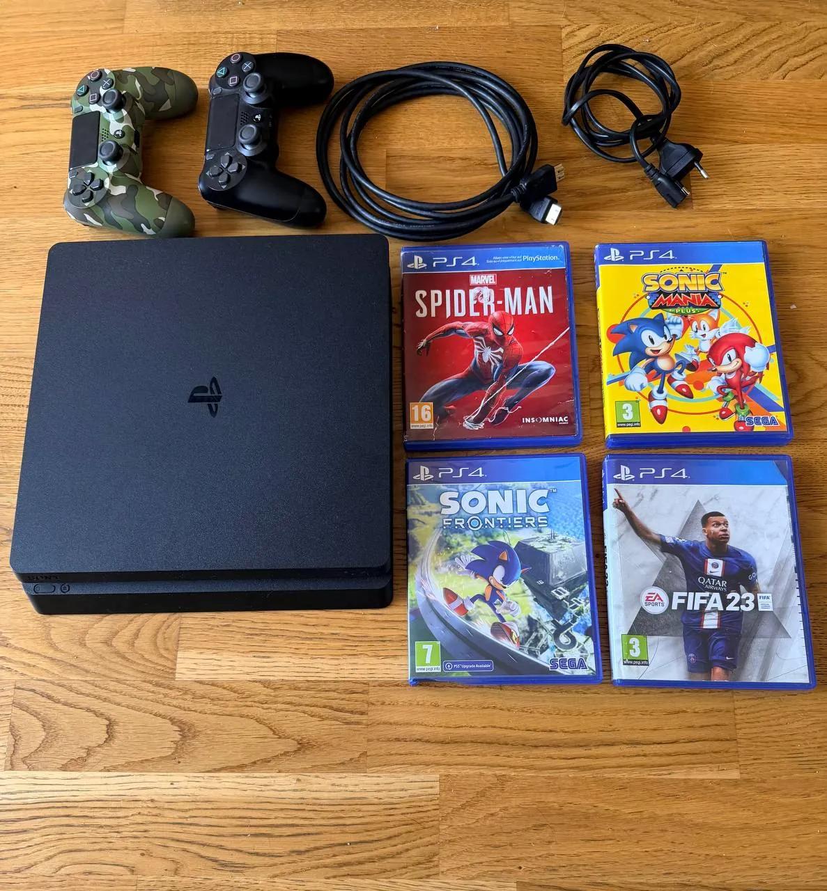 PlayStation 4 Slim 500GB два геймпада игры