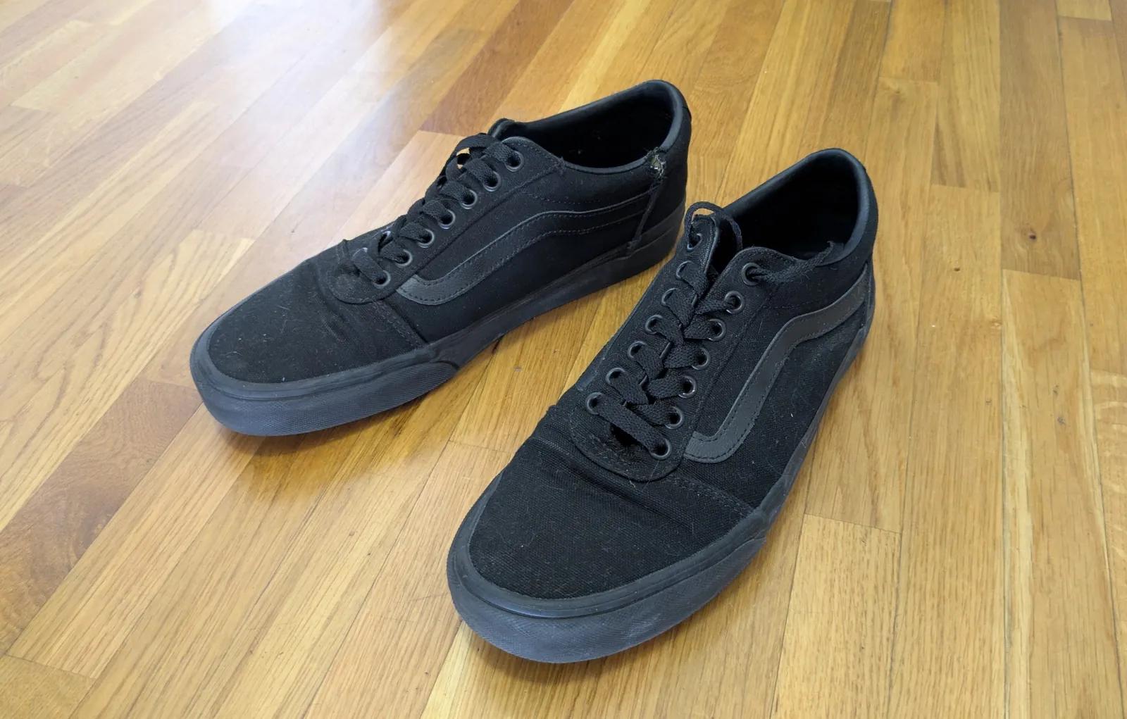 Кеды VANS размер 42 небольшой дефект ткани