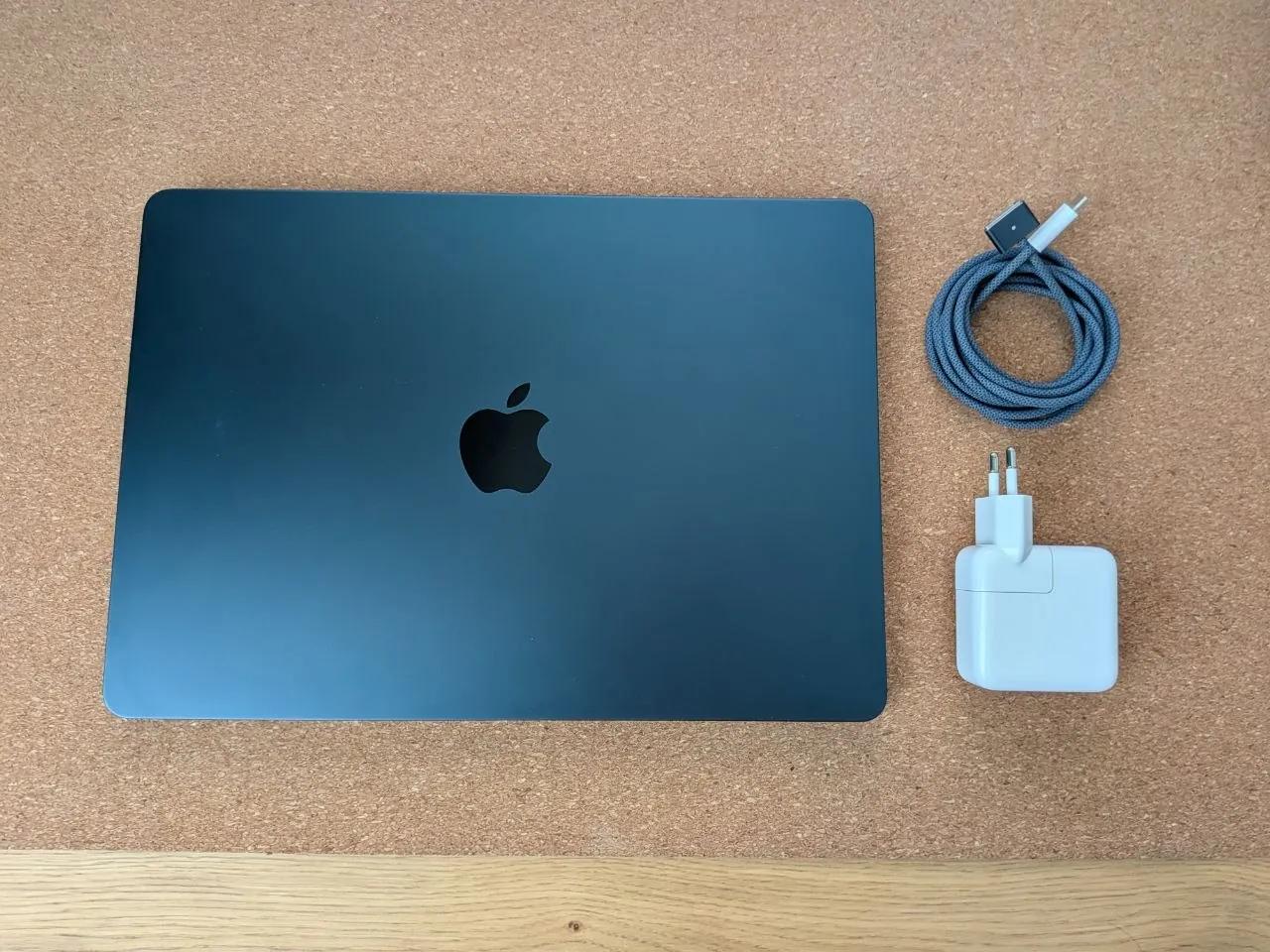 MacBook Air M3 13 дюймов 16/256 ГБ Midnight