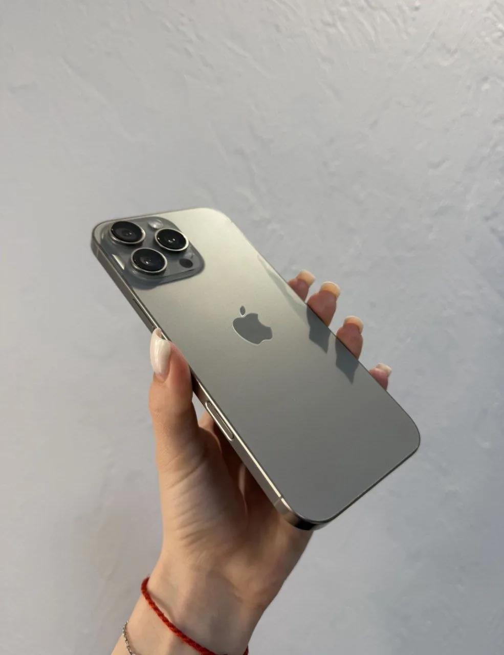 iPhone 16 Pro Max 256GB батарея 100%