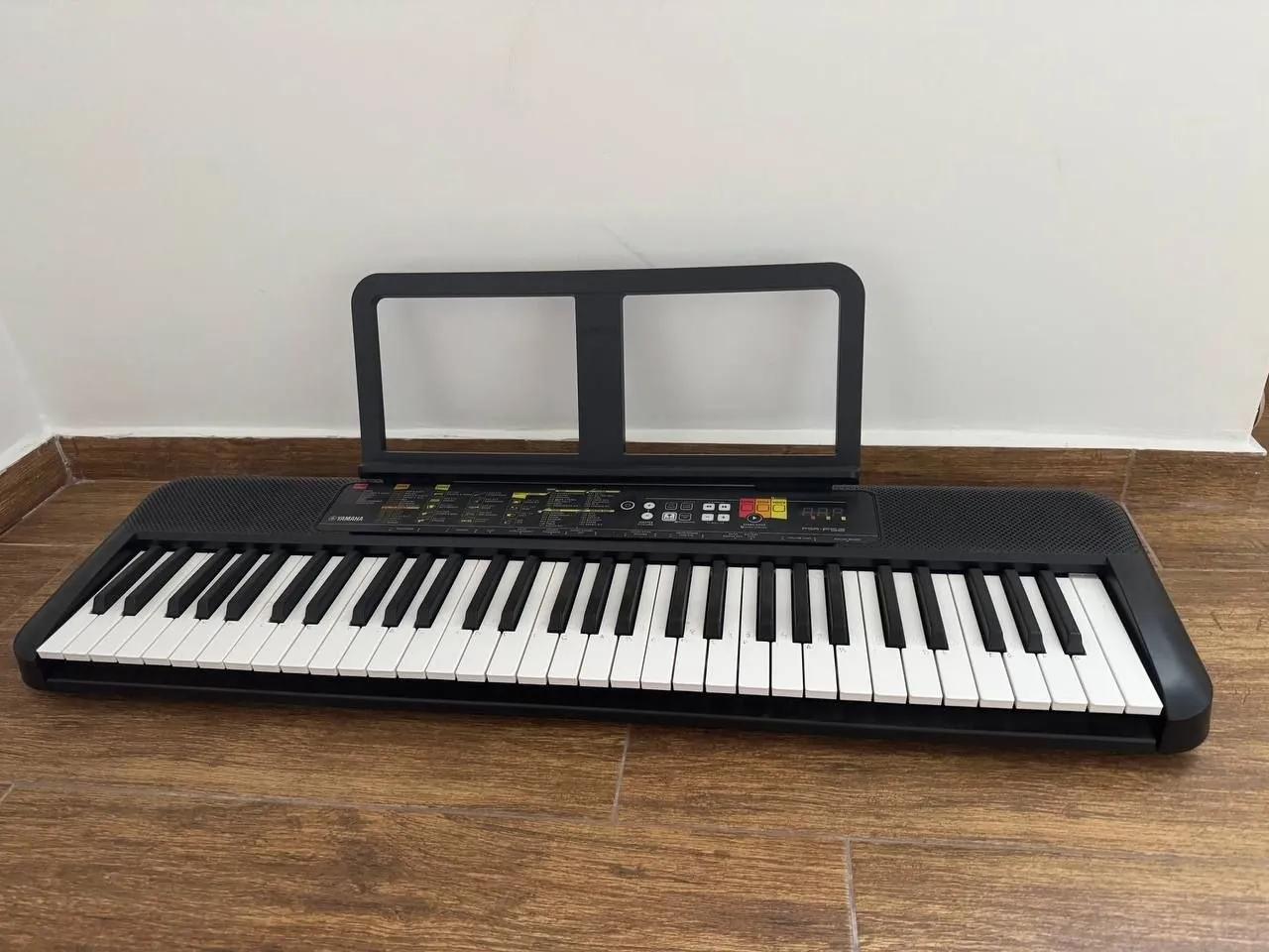 Синтезатор Yamaha PSR-F52 с самоучителем