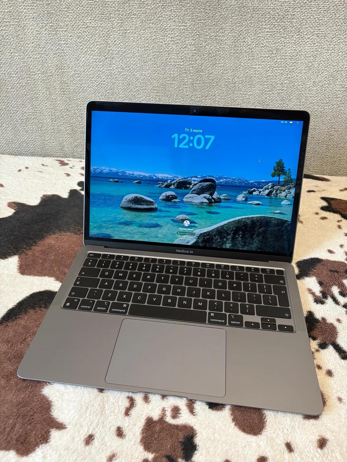 MacBook Air 13 M1 8/256 ГБ состояние отличное