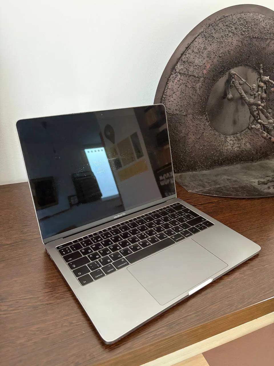 MacBook Pro 13 2017 i5 8GB 128SSD 487 циклов