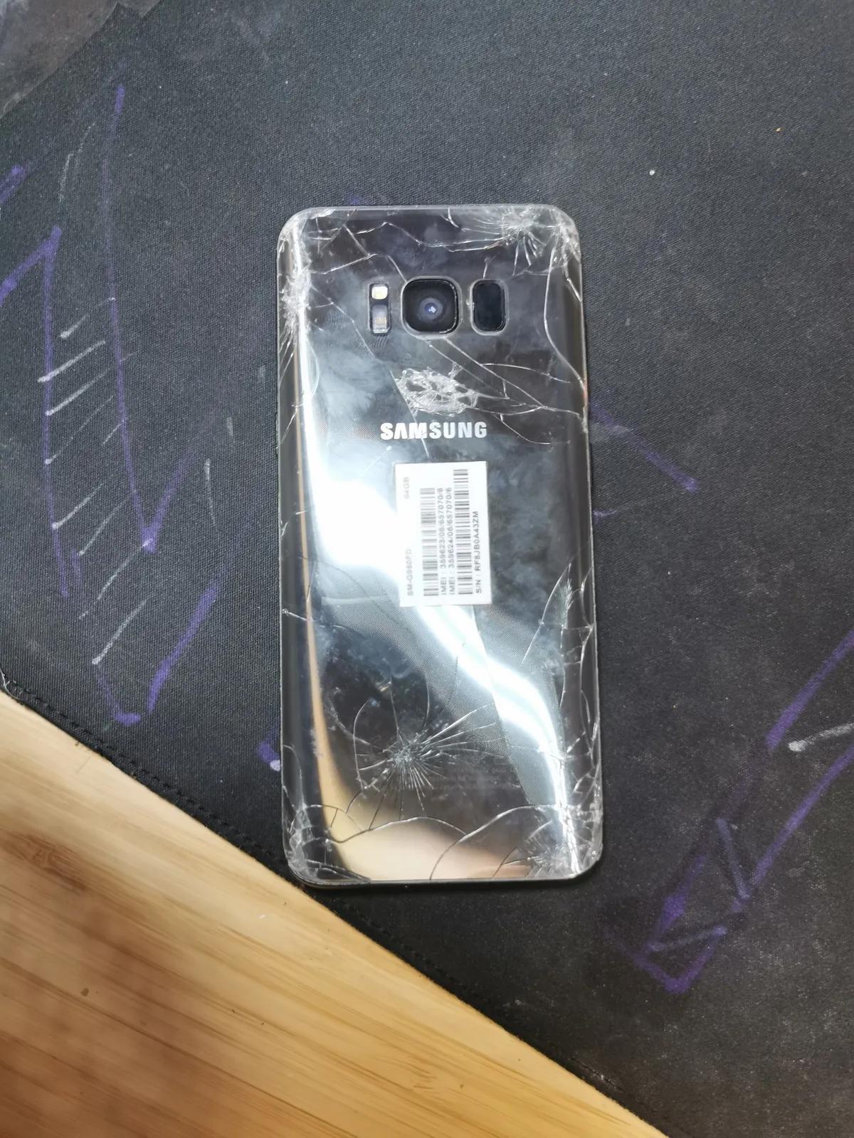 Samsung Galaxy S8 разбита крышка