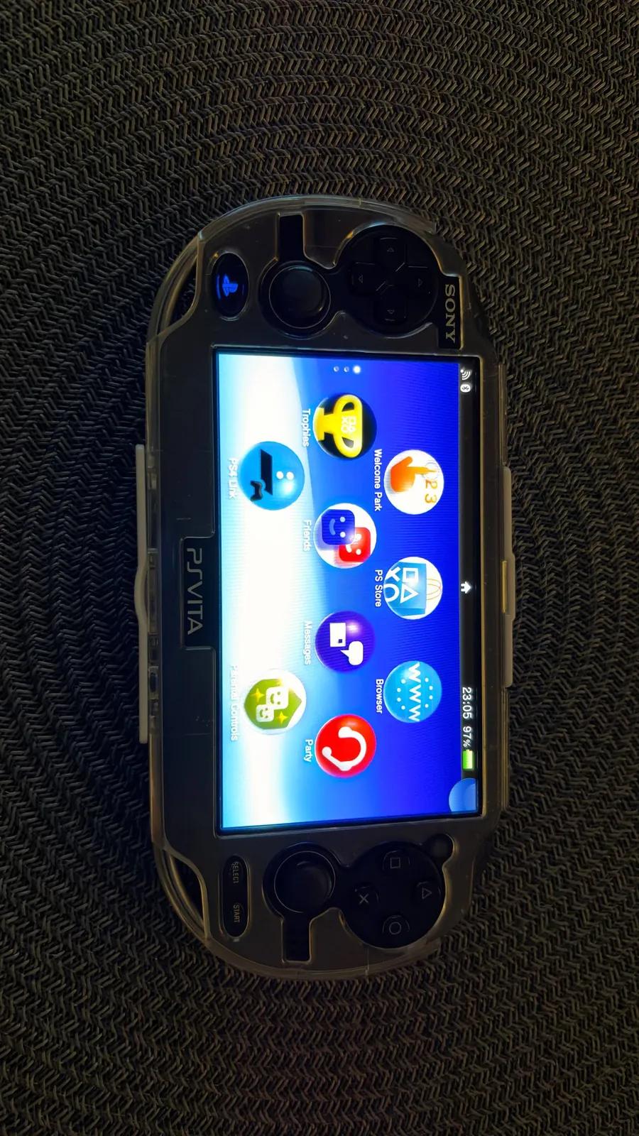 PS Vita OLED PCH-1000 с аксессуарами