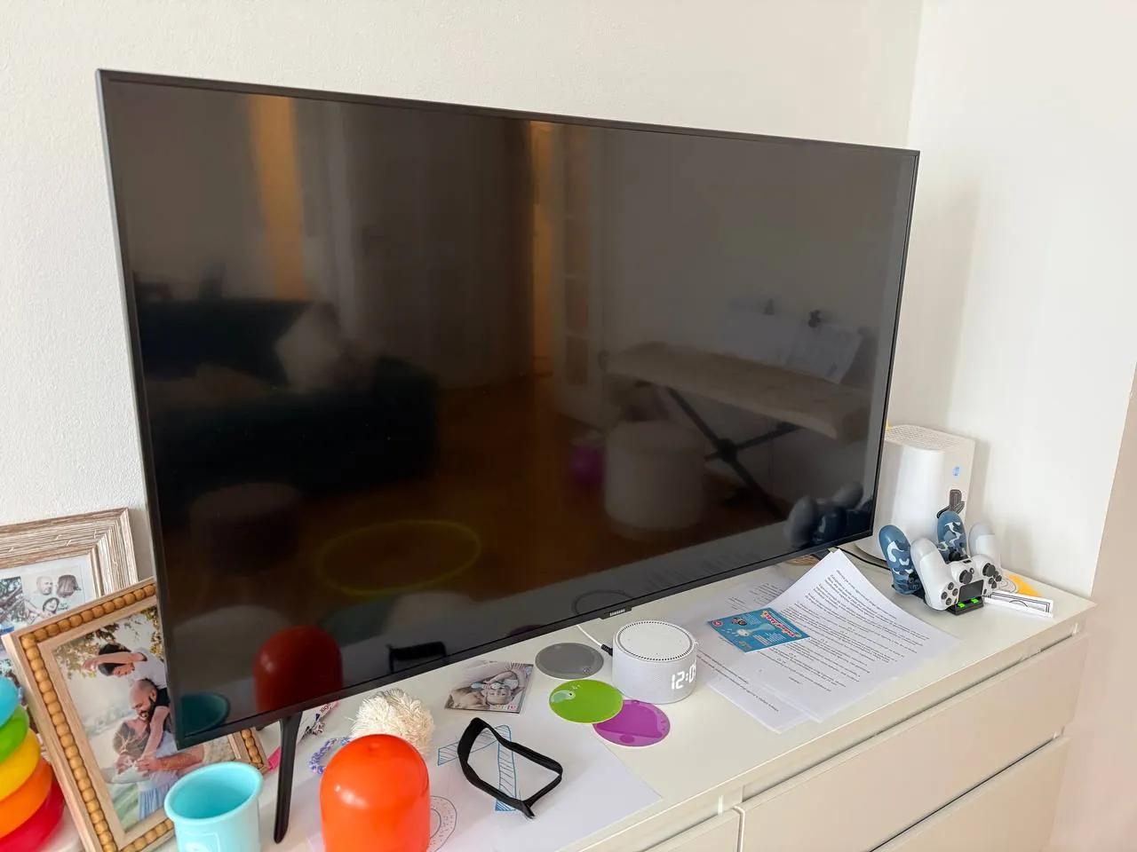 Телевизор Samsung 43 дюйма UE43TU7022 Smart TV