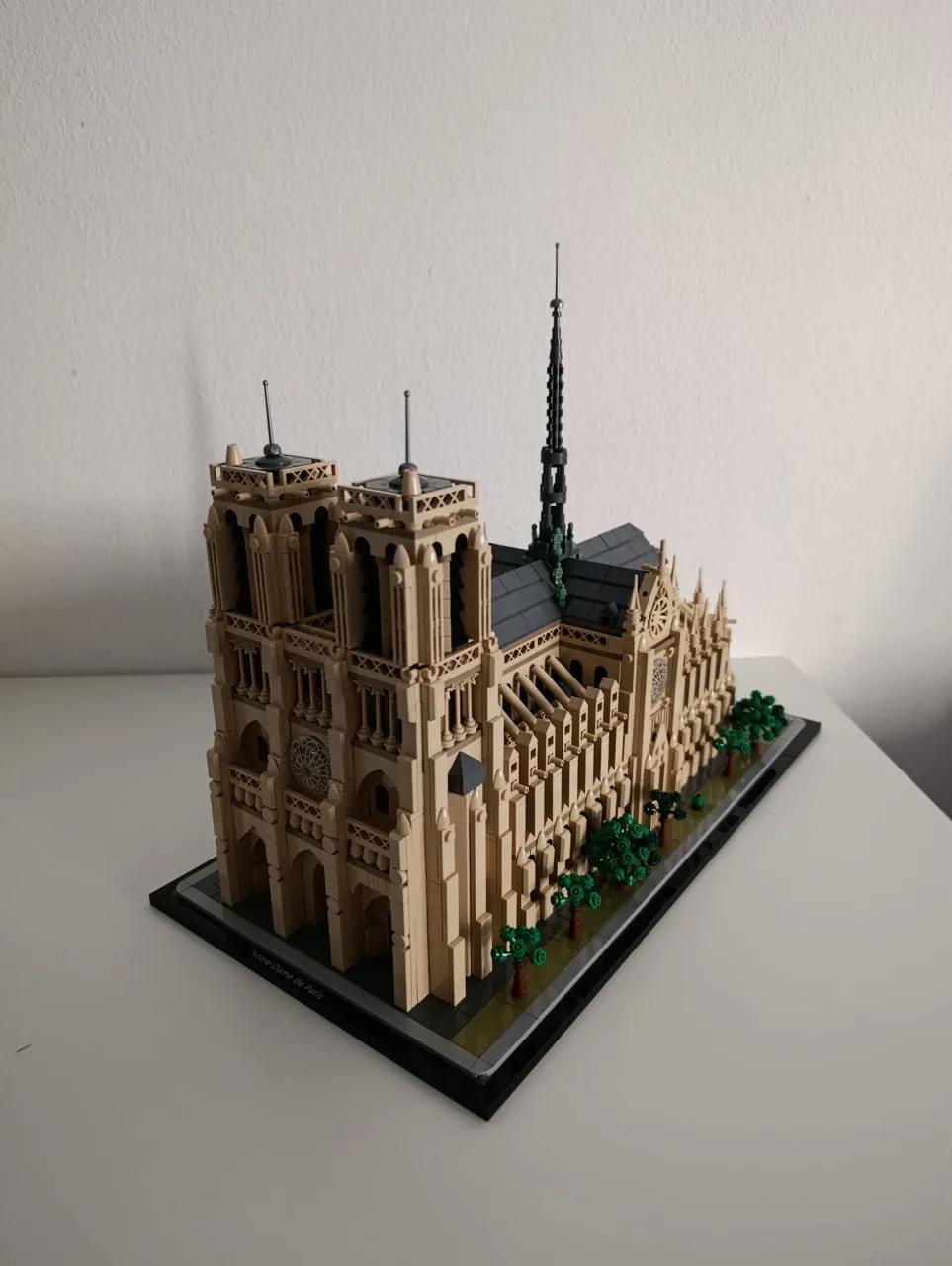 Наборы Lego Notre-Dame и Шлем Дарта Вейдера