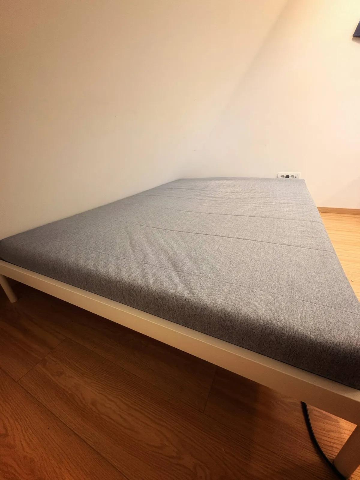 Кровать IKEA с матрасом 140x200