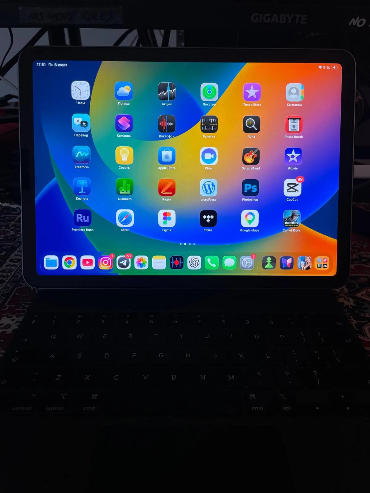 iPad Air 5 Deep Purple Magic Keyboard 256GB