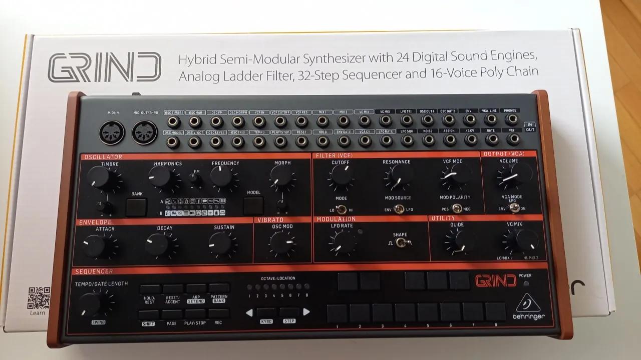 Синтезатор Behringer Grind и MIDI-клавиатура Novation