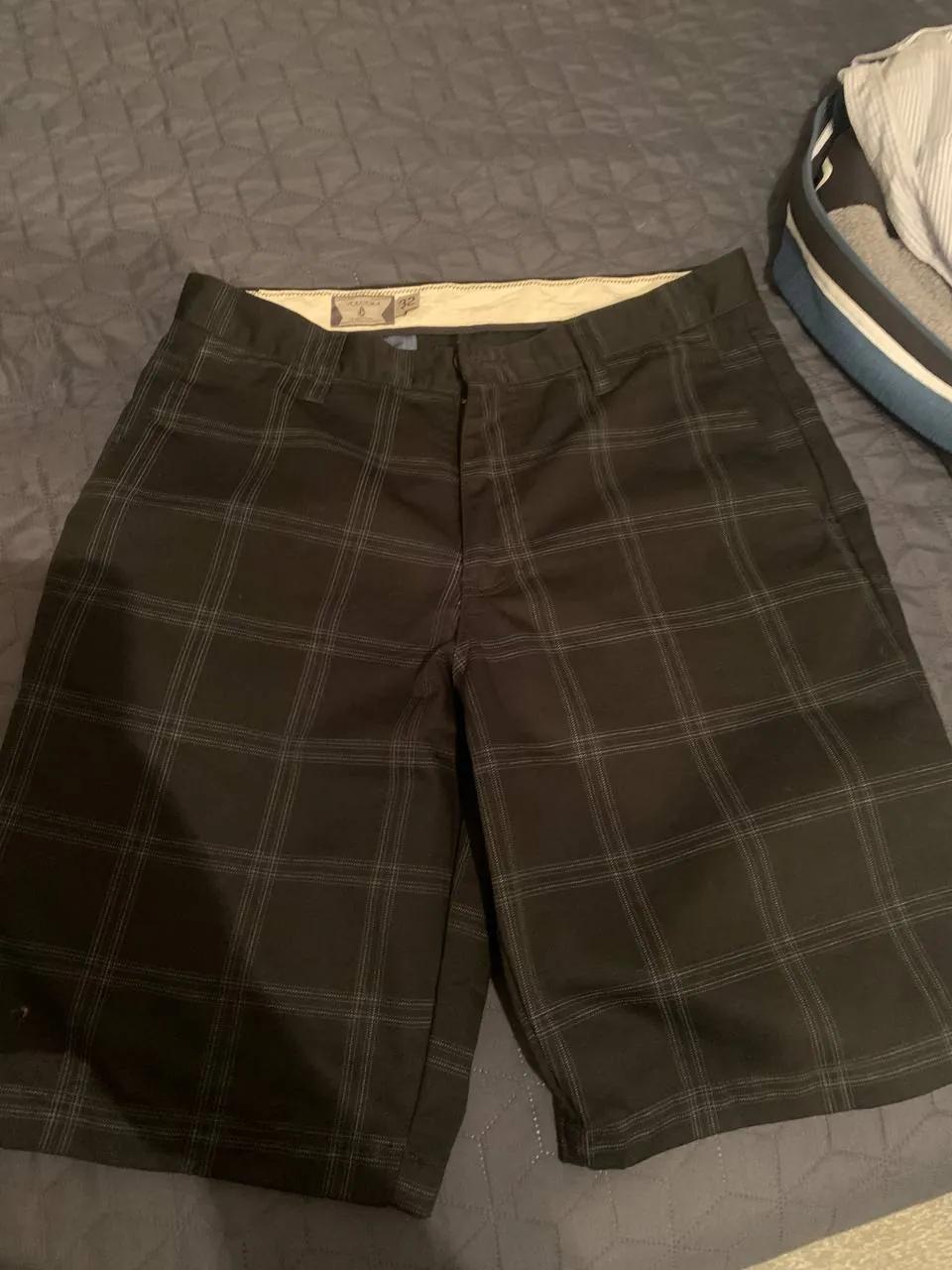 Шорты Volcom 32 и футболка OBEY XL
