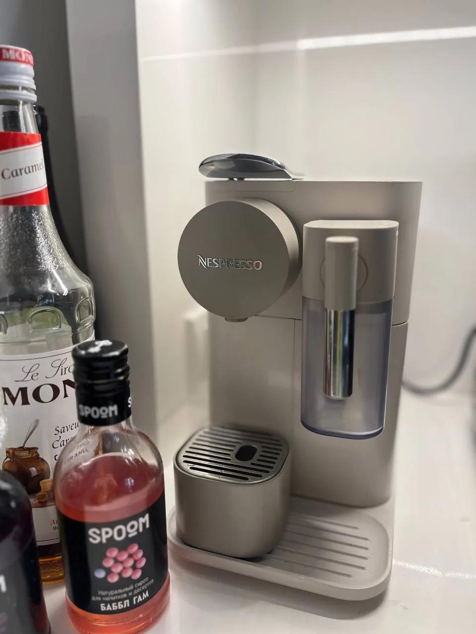 Кофемашина Nespresso с капучинатором