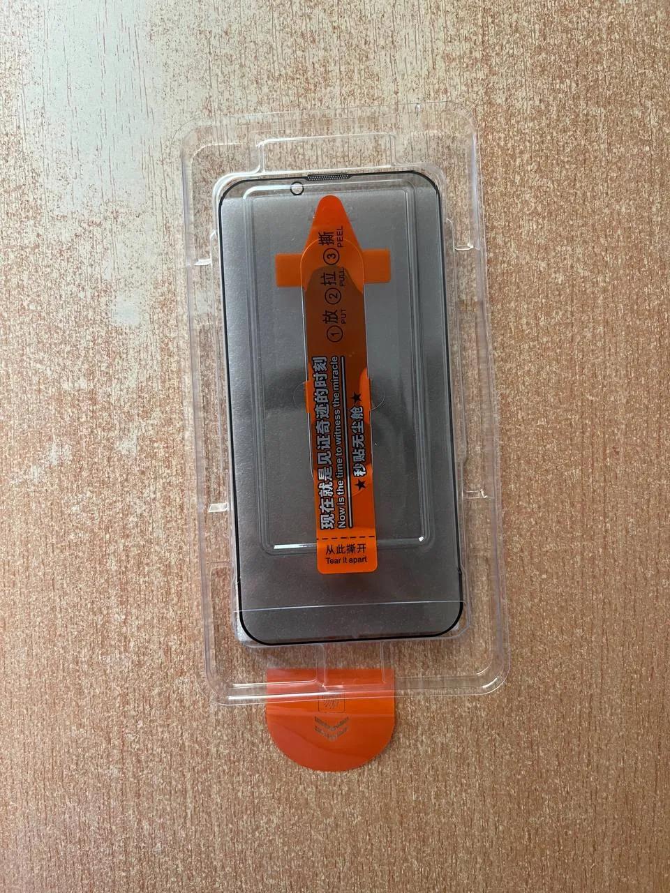 Защитное стекло iPhone 13