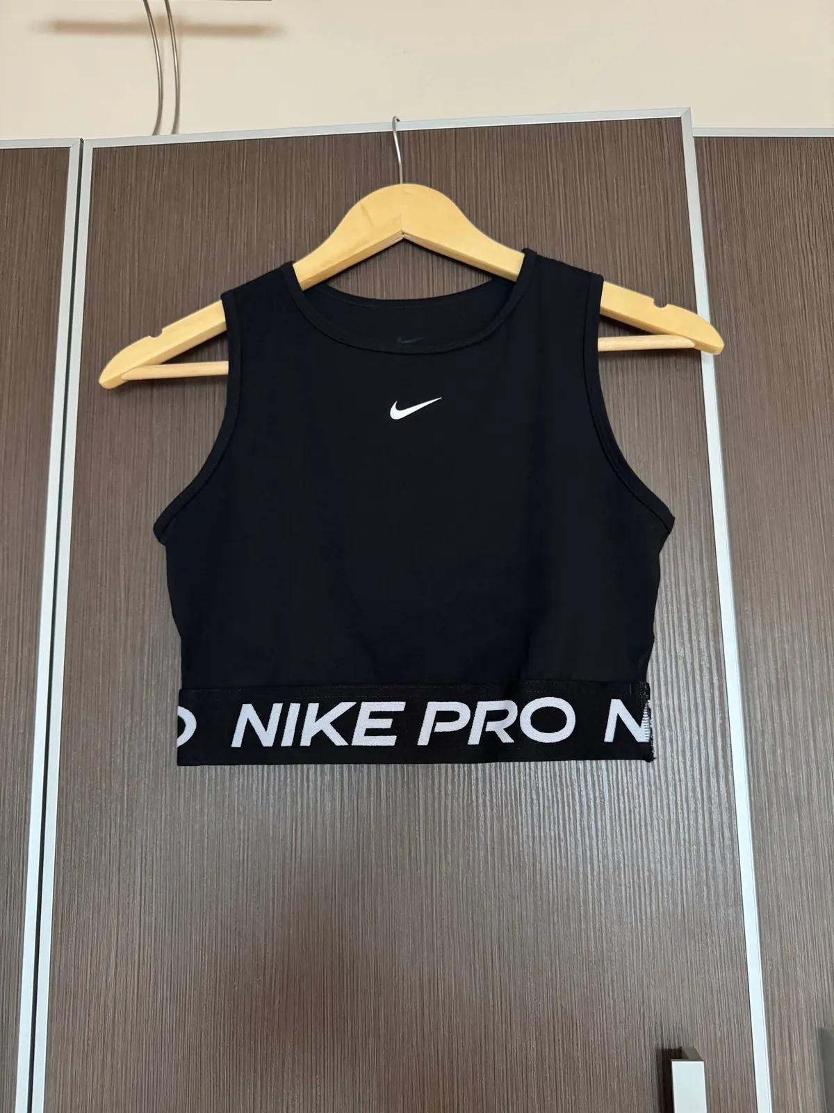 Женский спортивный топ Nike размер S
