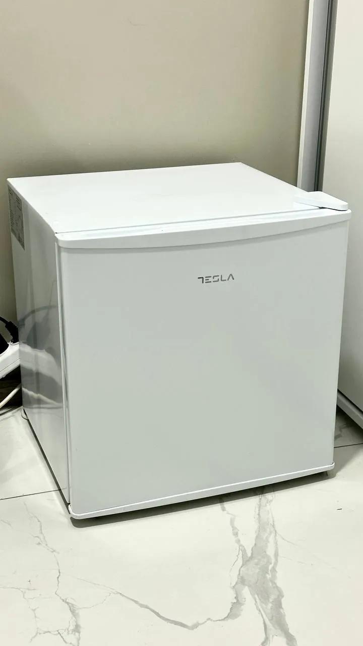Мини-холодильник Tesla RS0400ME