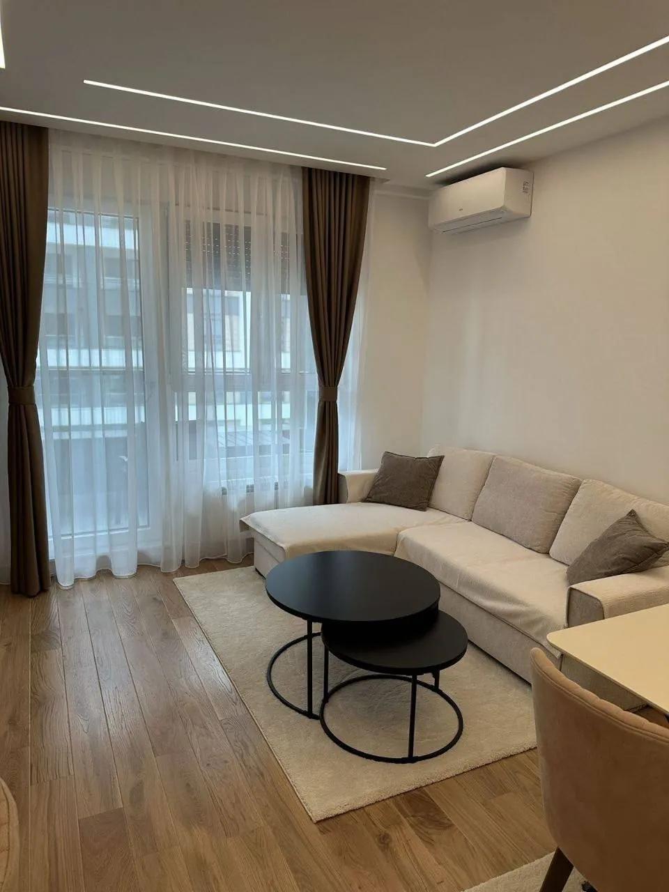 Квартира 2к аренда Novi Beograd NewPort 50м²