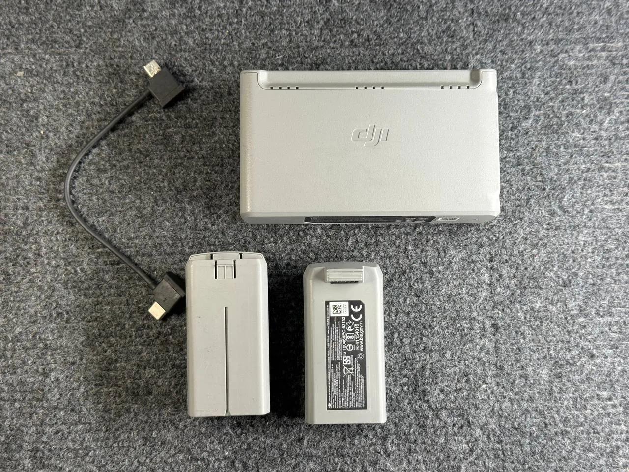 2 аккумулятора DJI Mini 2 + зарядный хаб + кейс