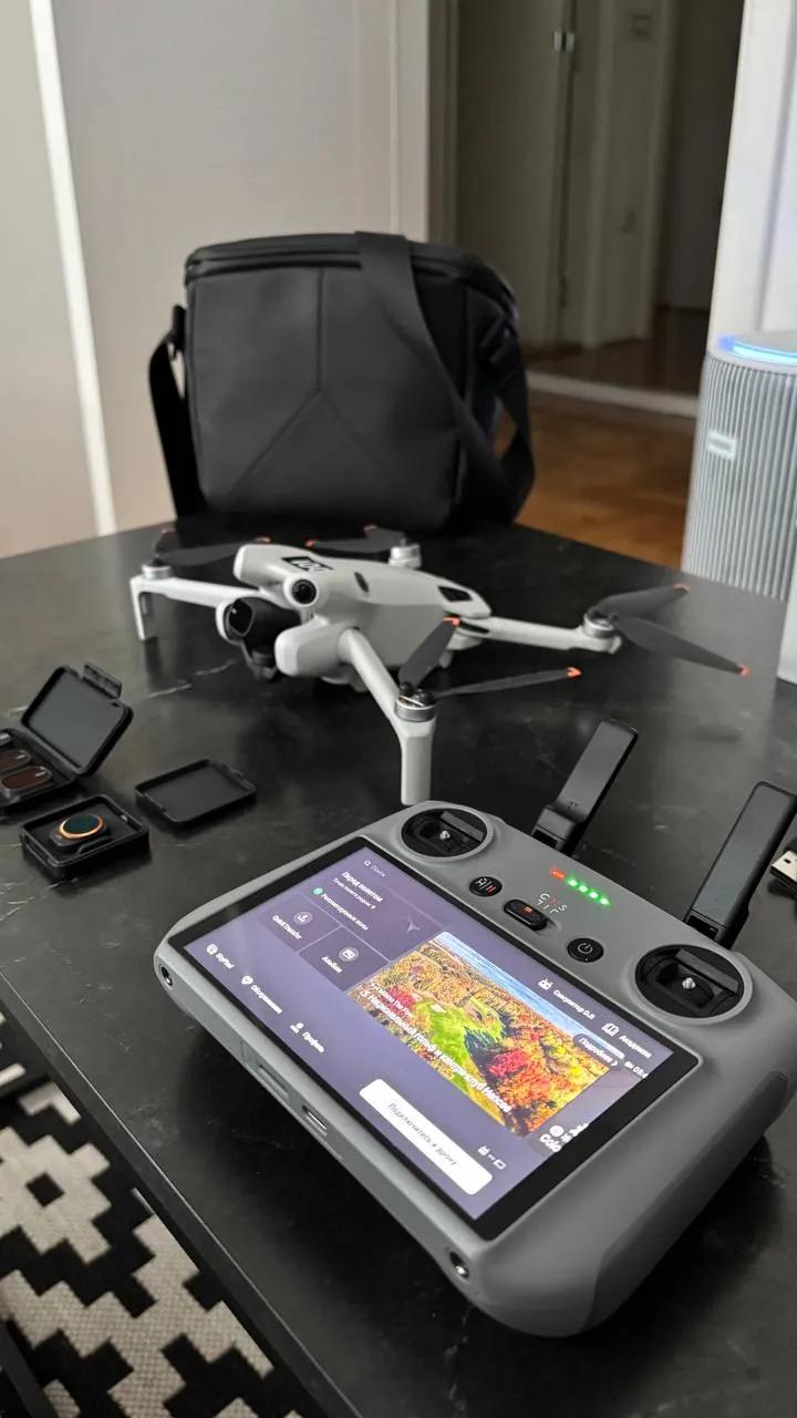 Дрон DJI Mini 4 Pro Fly More Combo