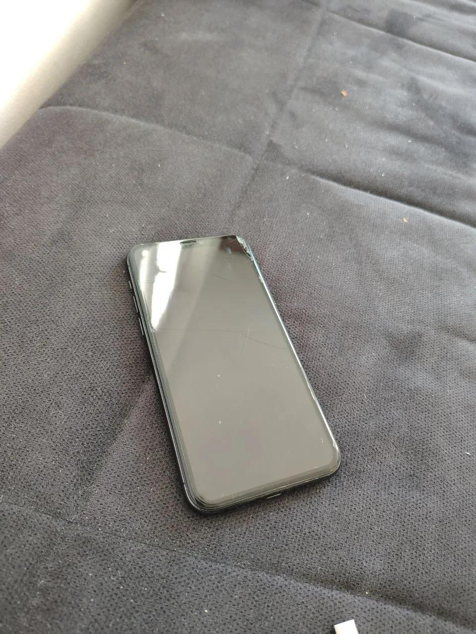 iPhone 11 Pro 100€ требует замены аккумулятора