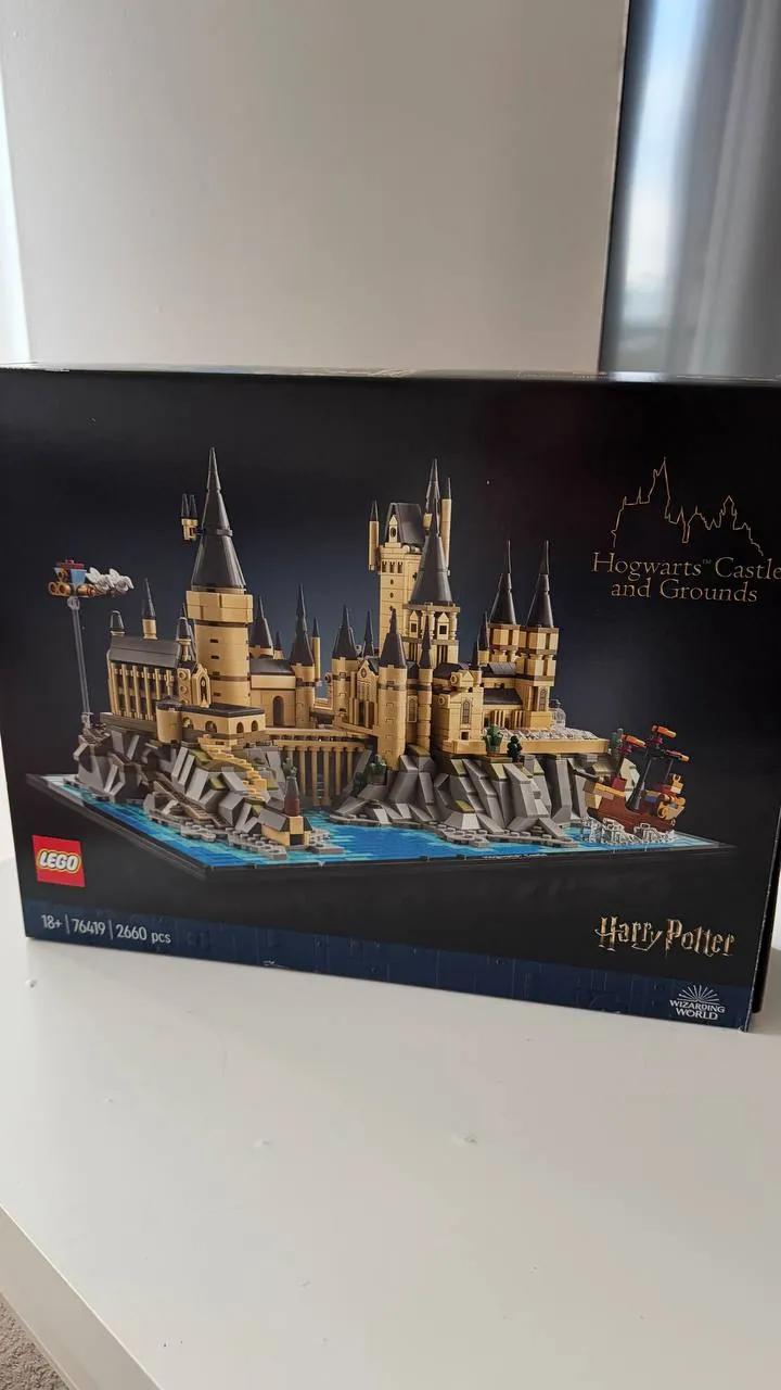 LEGO Hogwarts Castle Grounds 2660 деталей полный