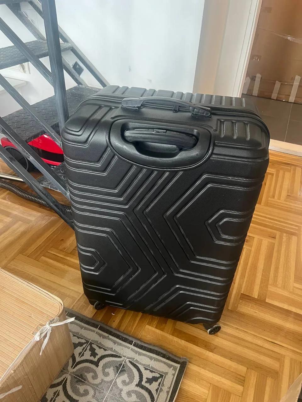 Чемодан L-XL трещина на ручке