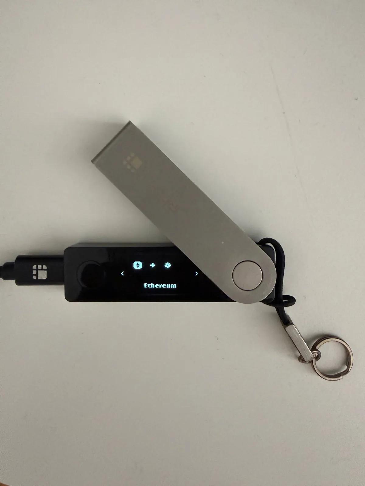 Холодный кошелёк Ledger Nano X крипто