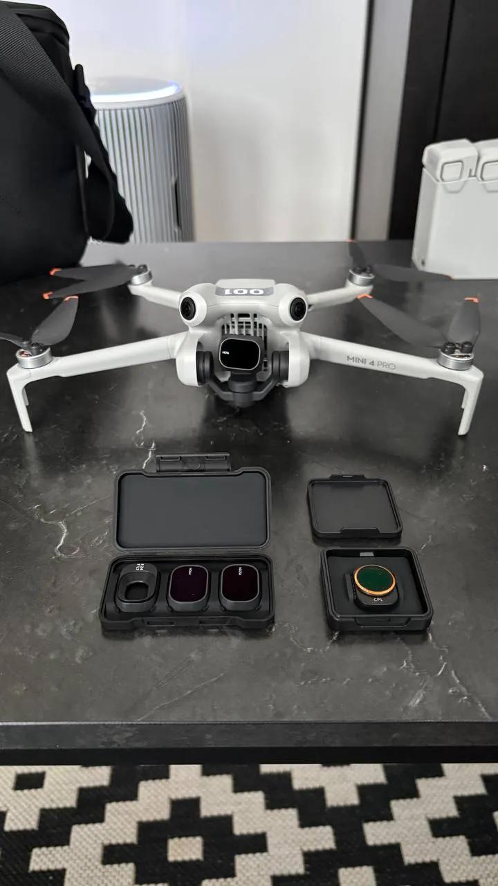 Дрон DJI Mini 4 Pro Fly More Combo