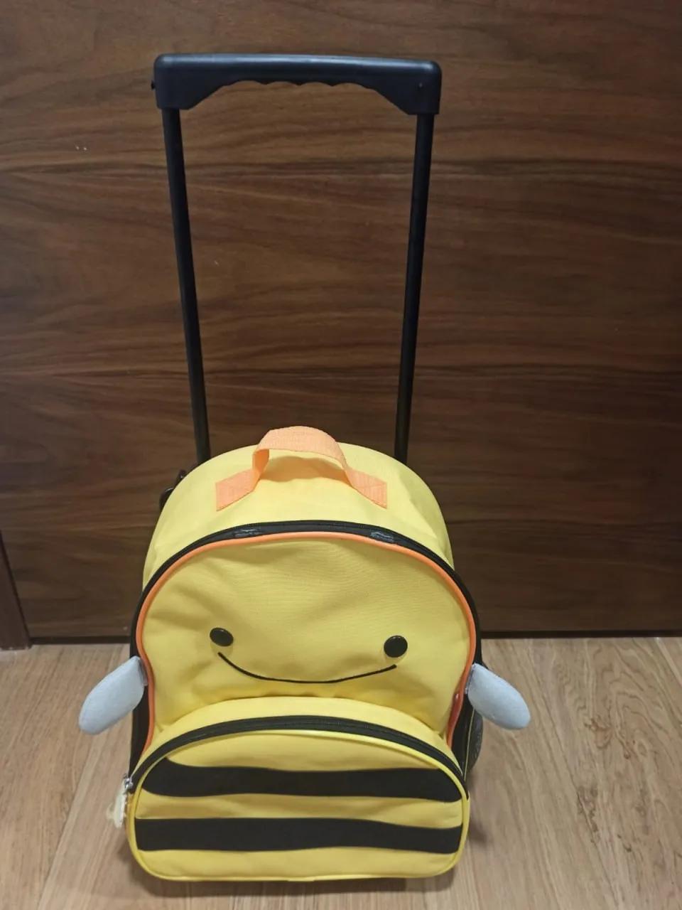 Детский чемодан Skip Hop пчела с рюкзаком Нови-Сад