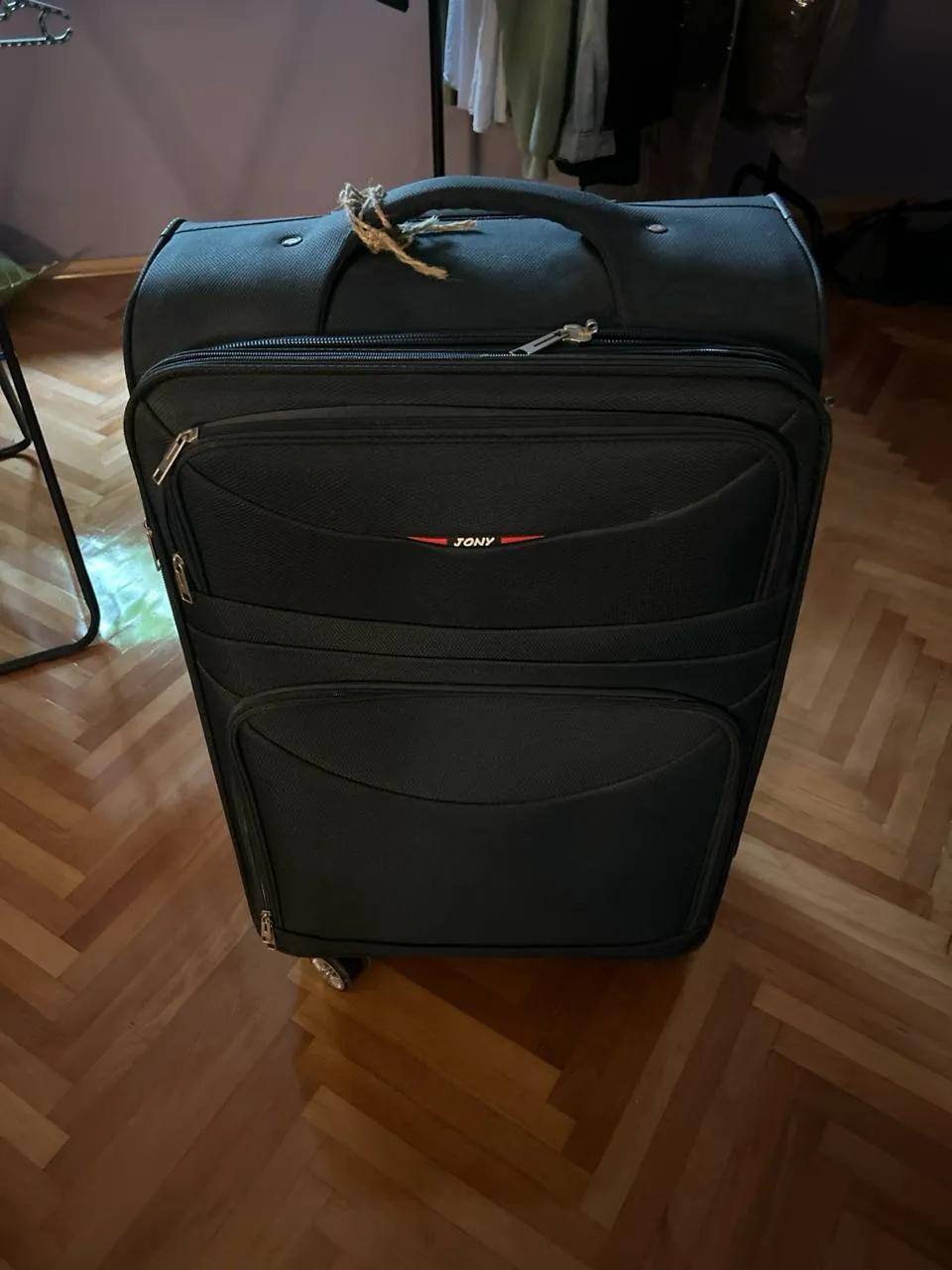 Чемодан размер L с заменённой ножкой Суботица