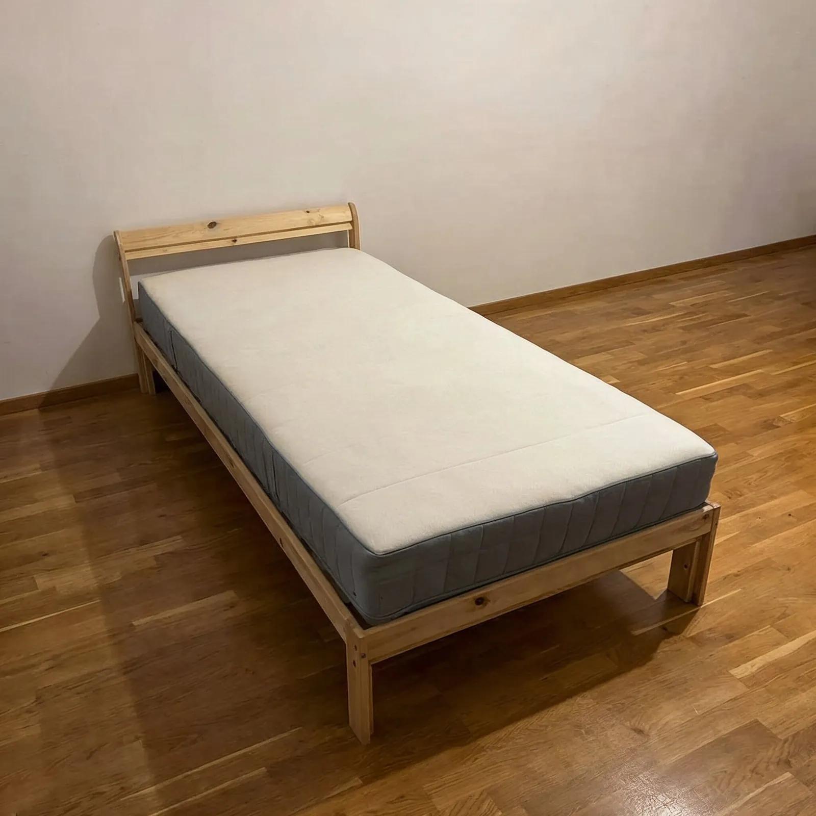 Мебель: стул FormaIdeale, стол JYSK, кровать IKEA