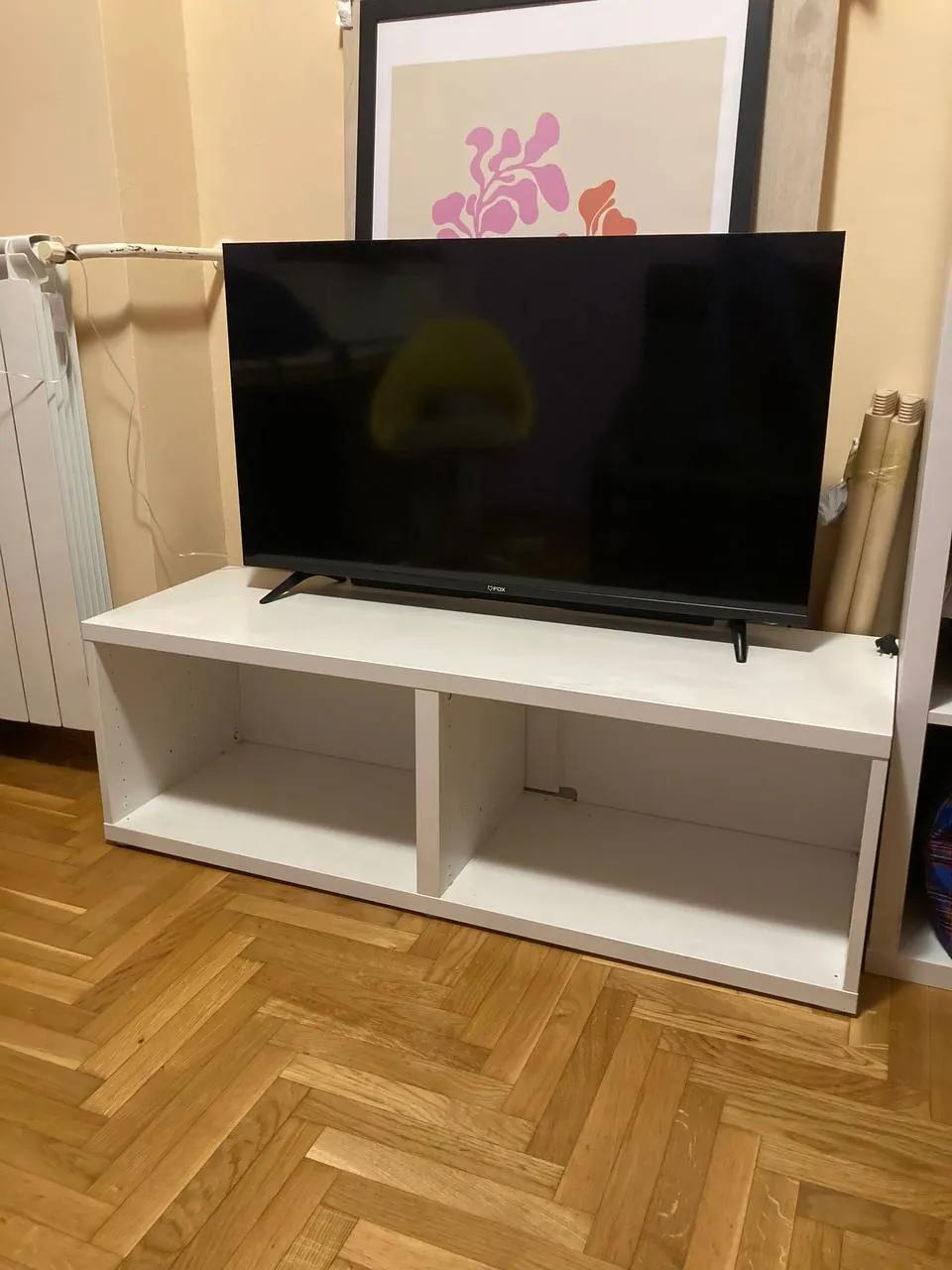 Полка IKEA под ТВ и вешалка в прихожую