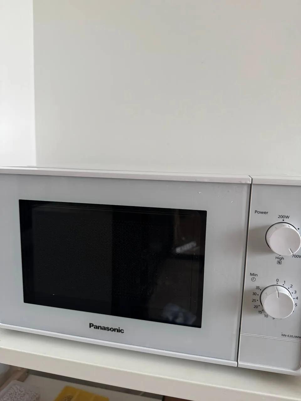 Микроволновка Panasonic NN-E20JWM новая