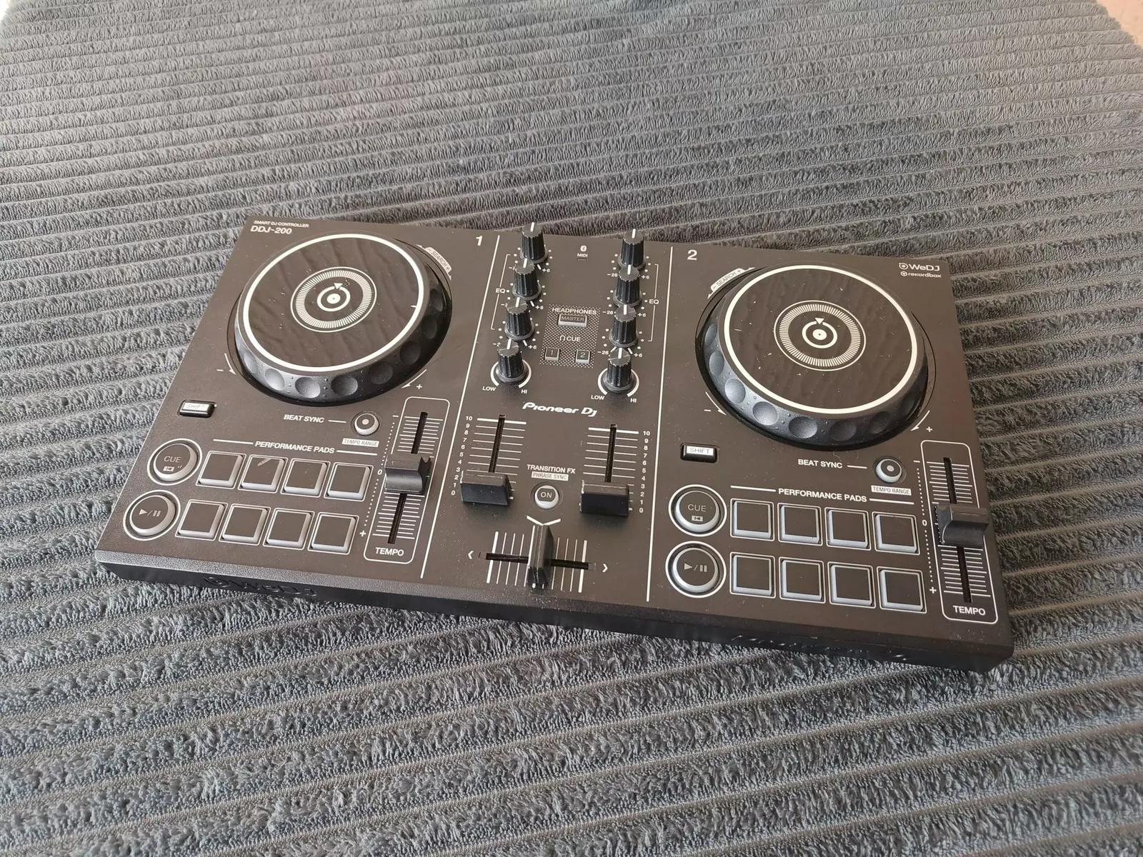 DJ-контроллер Pioneer DDJ-200