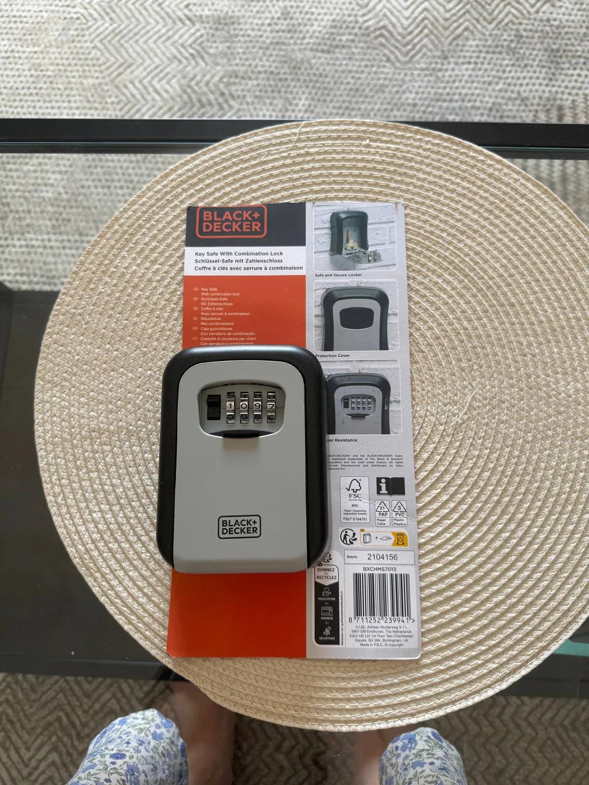 Настенный сейф для ключей BLACK+DECKER с кодовым замком