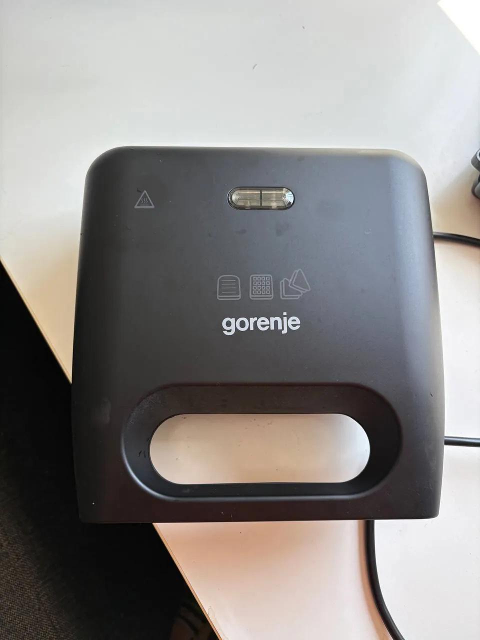 Продам бутербродницу или тостер Gorenje модель на фото. В активном использовании был максимум мес...