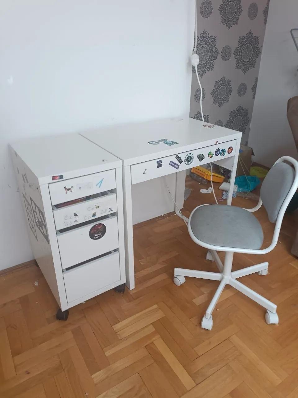 Детский стол и кресло