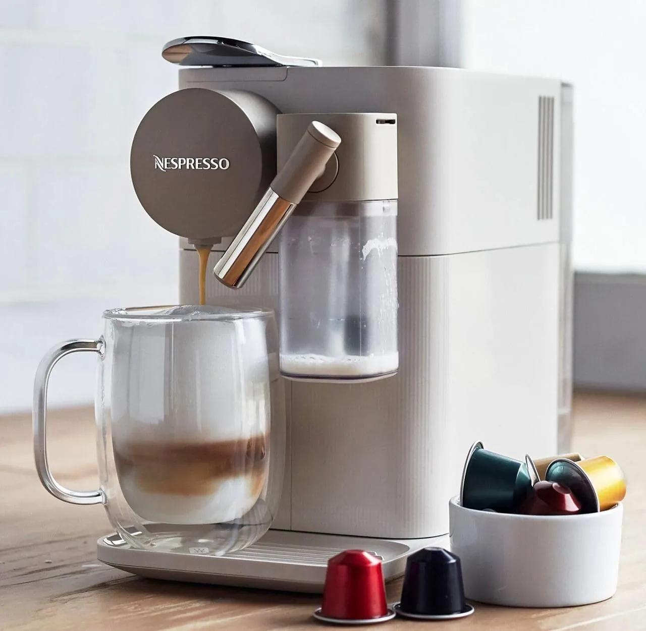Кофемашина Nespresso Lattissima One DE'Longhi EN510