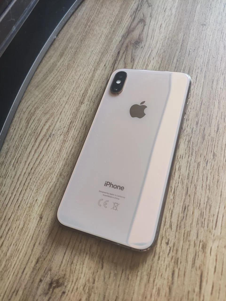 iPhone XS 256 ГБ зелёный оттенок экрана