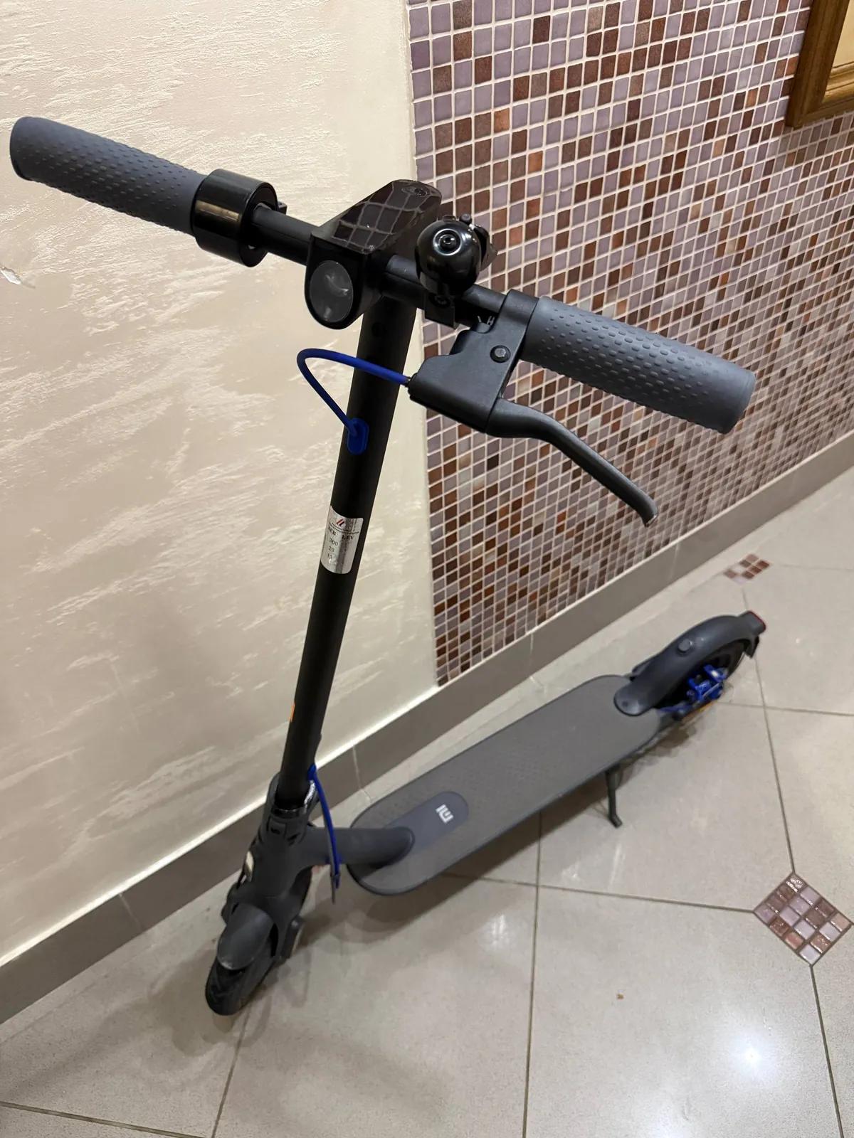 Электросамокат Xiaomi MI Electric Scooter 3